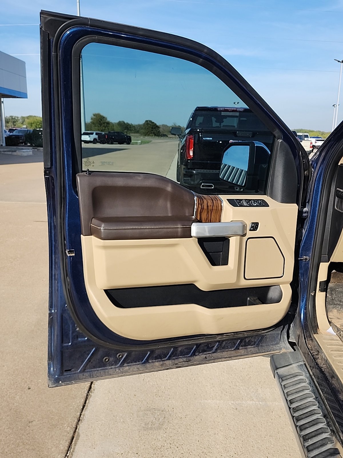 Used 2019 Ford F150 Lariat AWD/4WD image 9