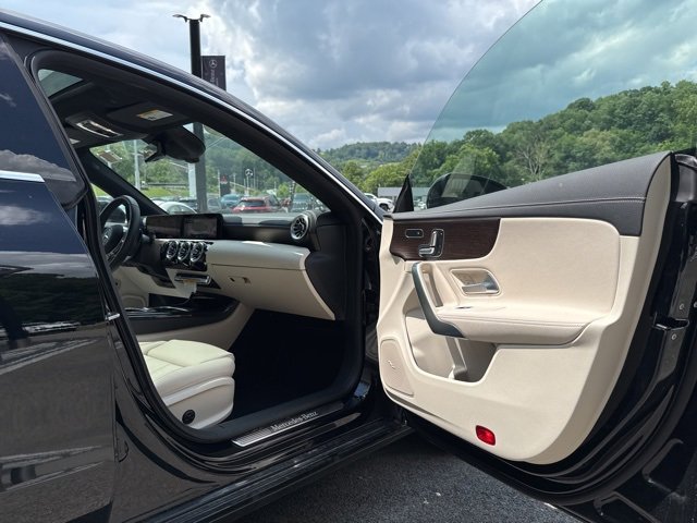 Used 2024 Mercedes-Benz CLA 250 4MATIC image 25