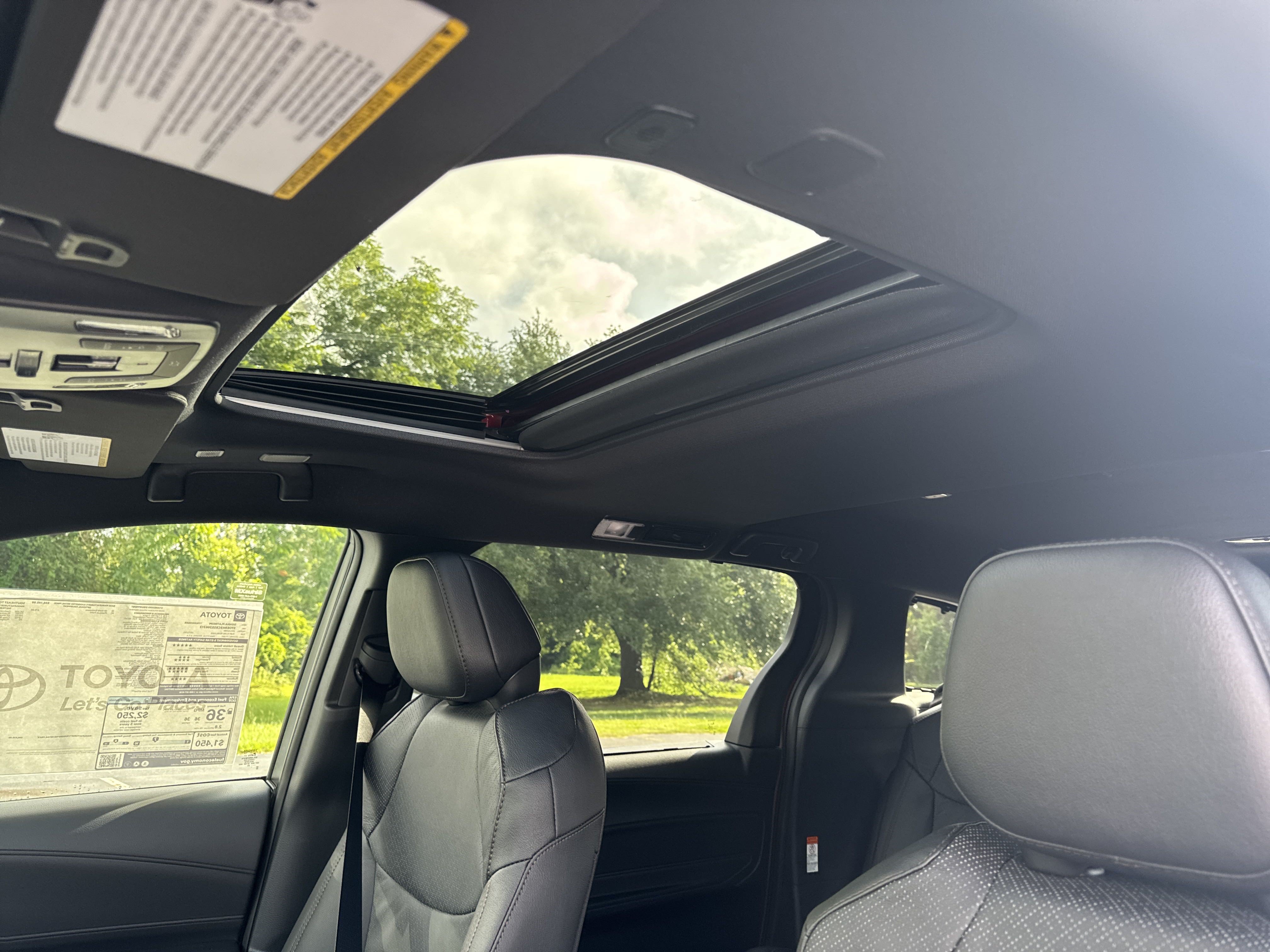 New 2025 Toyota Sienna Platinum FWD image 18