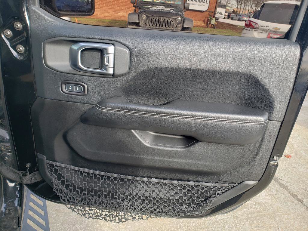 Used 2018 Jeep Wrangler Unlimited Sahara image 27