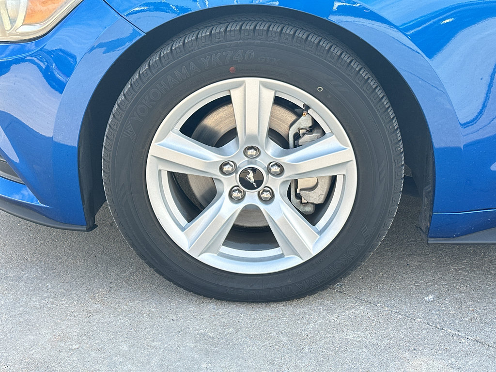 Used 2017 Ford Mustang Coupe image 3