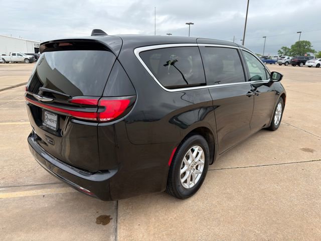 Used 2023 Chrysler Pacifica Touring-L FWD image 15
