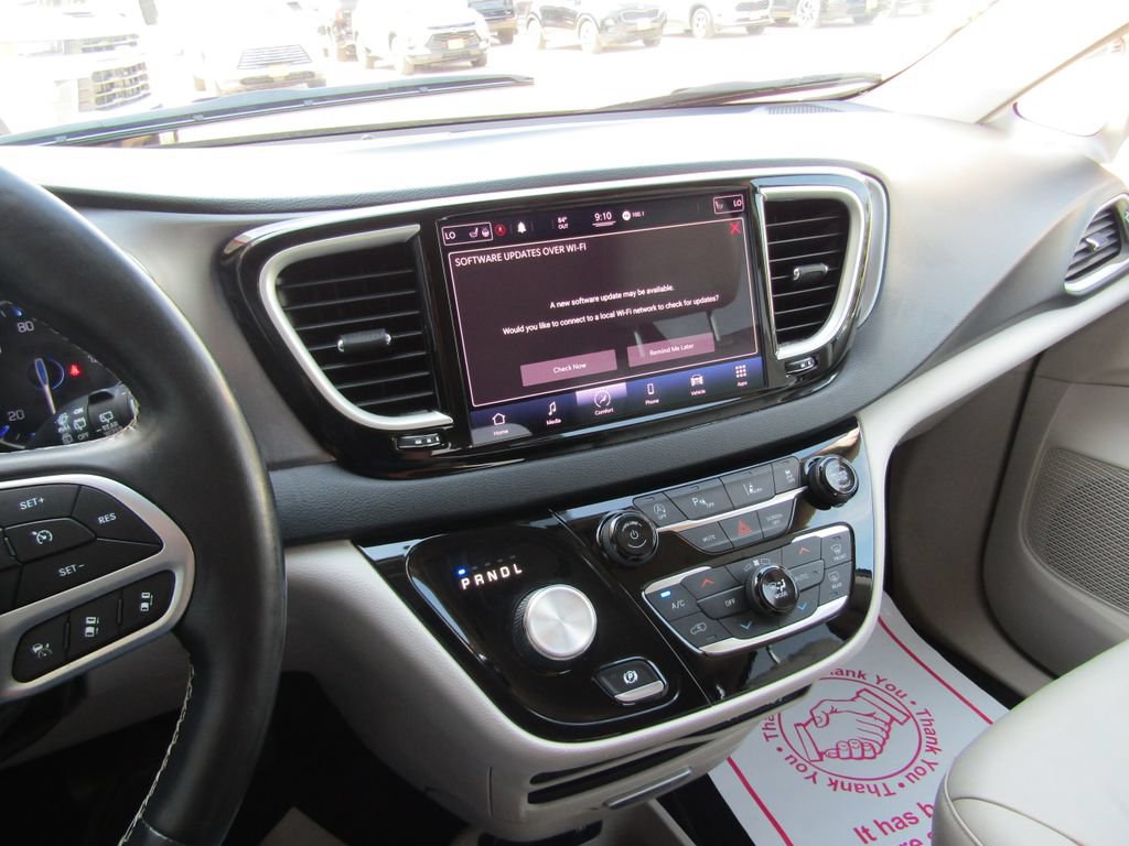 Used 2021 Chrysler Pacifica Touring-L FWD image 29