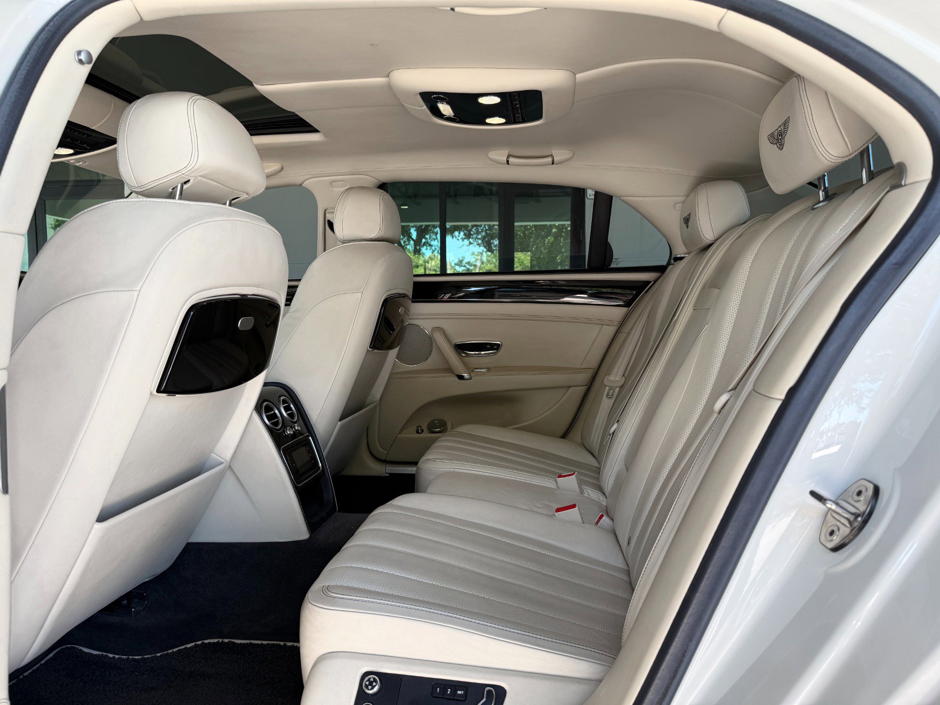 Used 2014 Bentley Flying Spur W12 AWD/4WD image 34