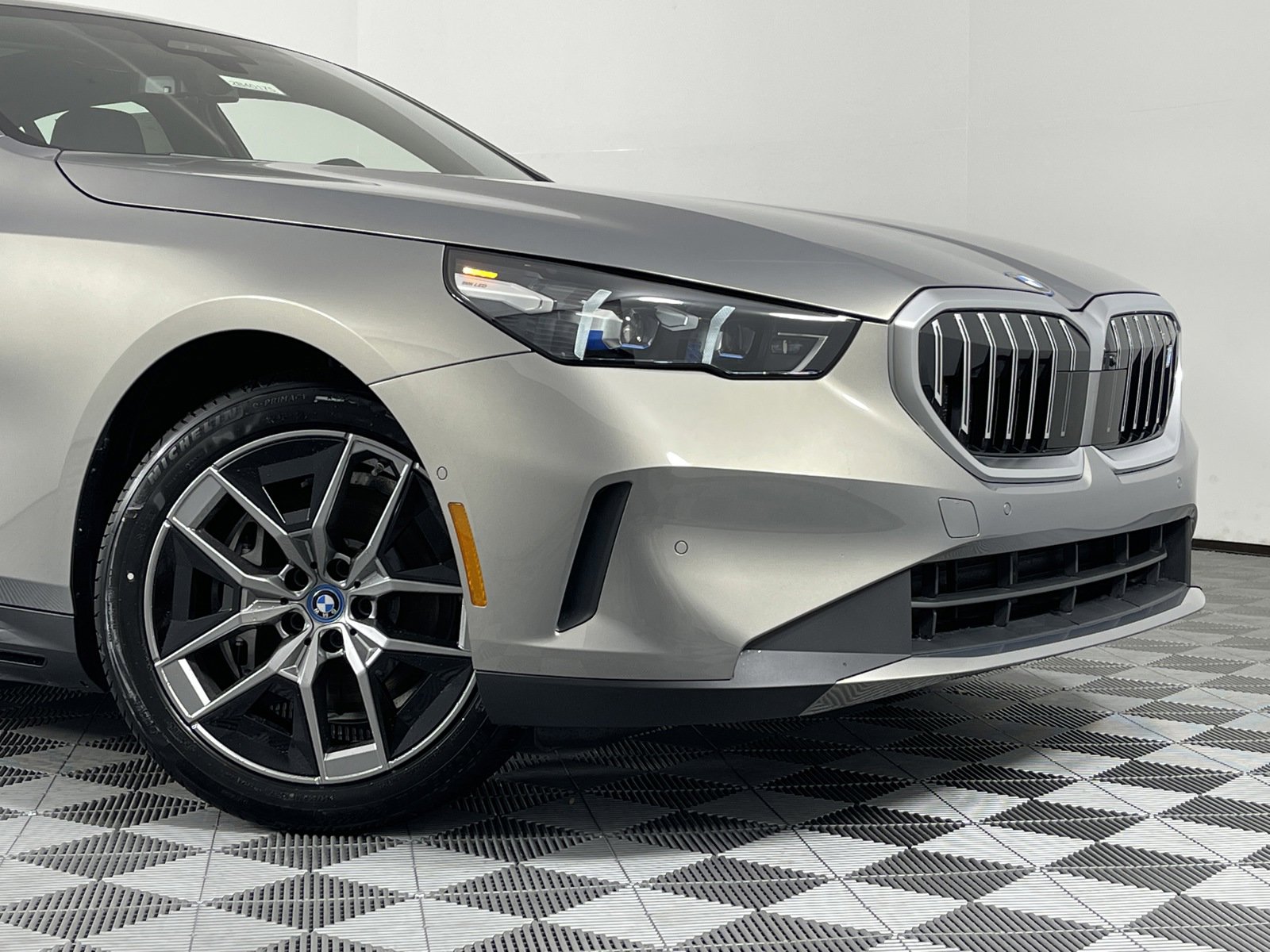 New 2024 BMW i5 eDrive40i w/ Premium Package image 5