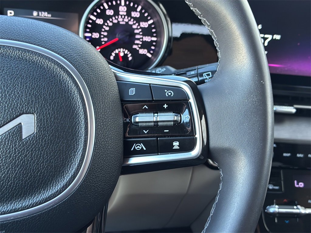 Certified 2024 Kia Carnival EX image 28