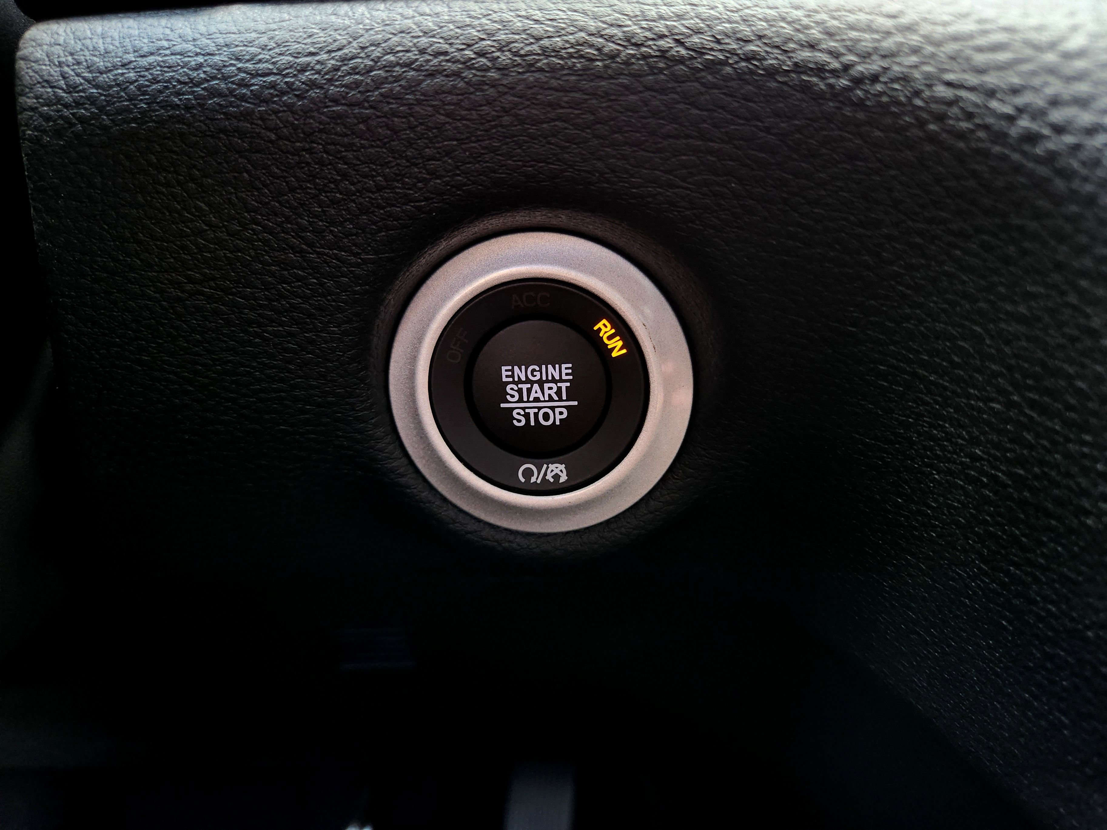 New 2025 Chrysler Pacifica Select w/ Uconnect Theater Family Group image 28