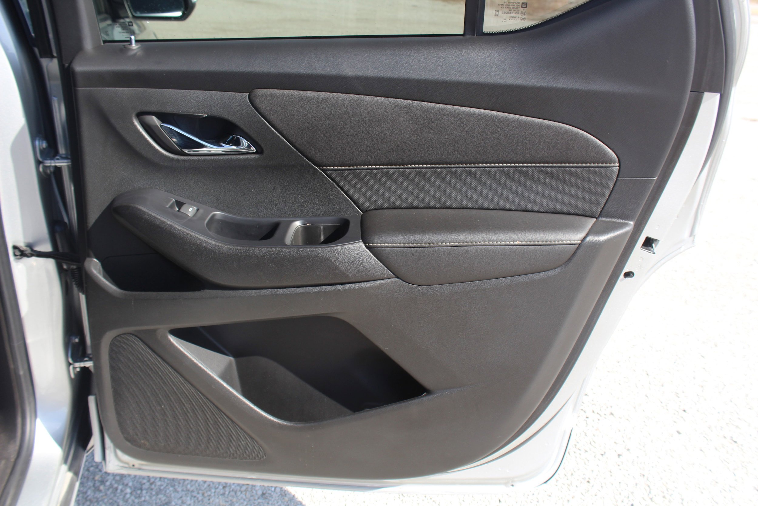 Used 2022 Chevrolet Traverse Premier w/ LPO, Floor Liner Package AWD/4WD image 23