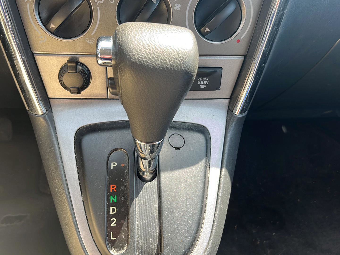 Used 2008 Pontiac Vibe w/ Preferred Package FWD image 13