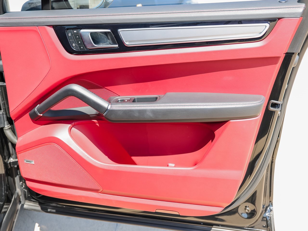 Certified 2023 Porsche Cayenne S Platinum image 26