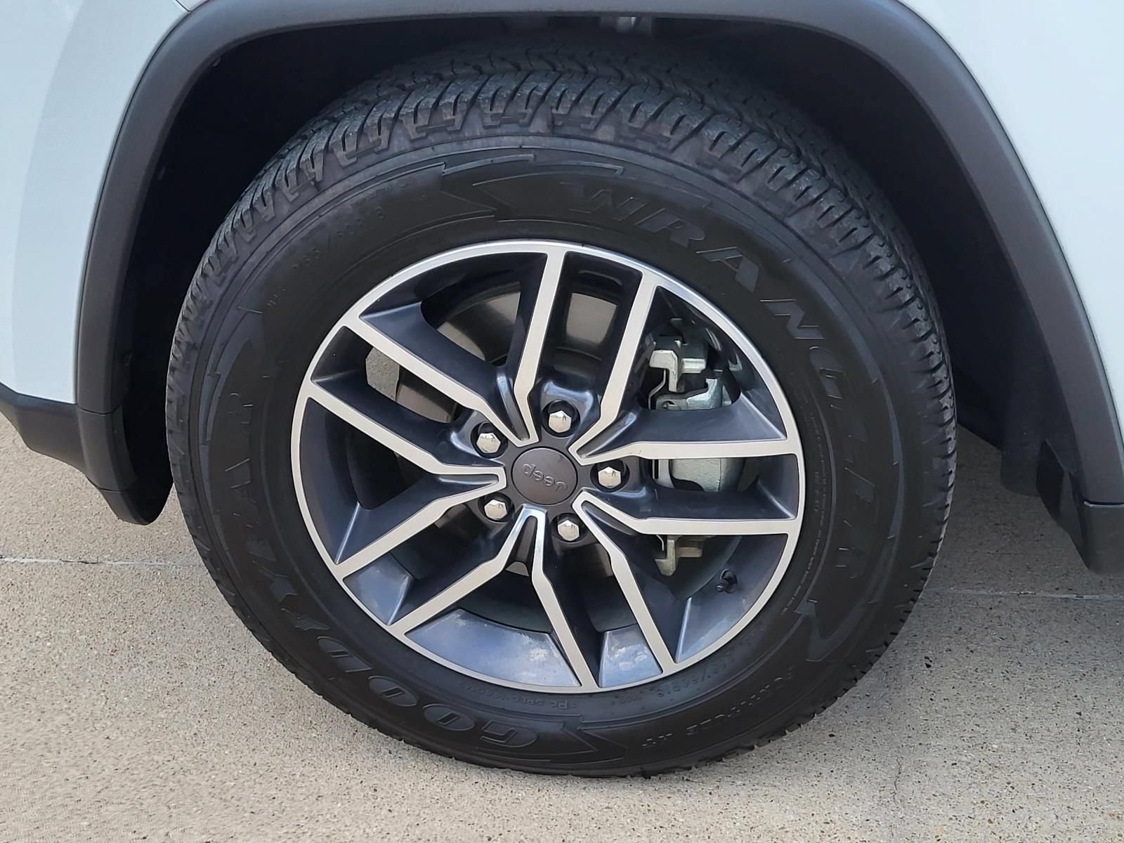 Used 2019 Jeep Grand Cherokee Limited RWD image 9