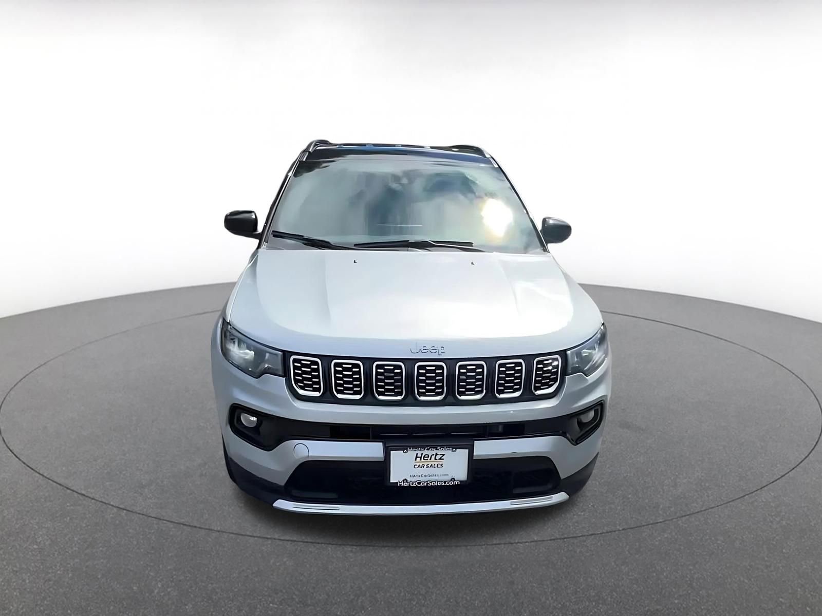Used 2025 Jeep Compass Limited image 4