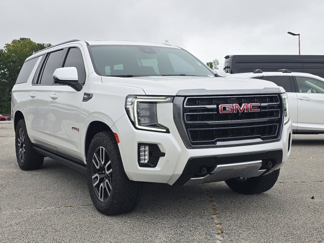 Used 2023 GMC Yukon XL AT4 w/ Technology Package AWD/4WD image 7