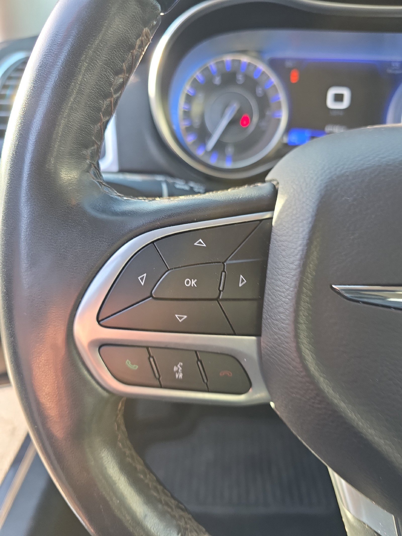 Used 2019 Chrysler 300 Limited image 25