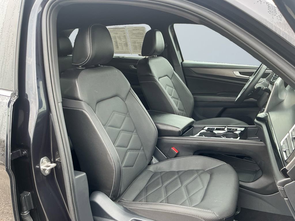 Used 2024 Volkswagen Atlas Cross Sport SE image 16
