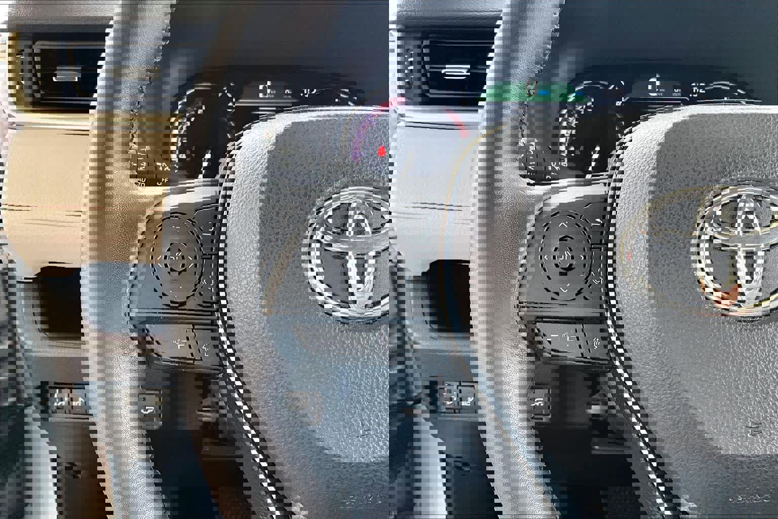 Used 2020 Toyota RAV4 Limited FWD image 22