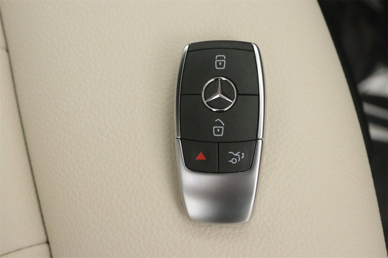 New 2025 Mercedes-Benz GLB 250 image 11