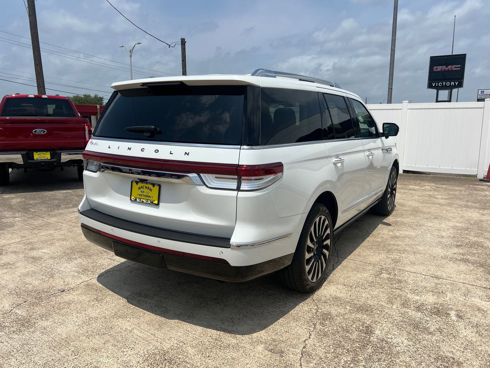 Used 2024 Lincoln Navigator Black Label AWD/4WD image 3