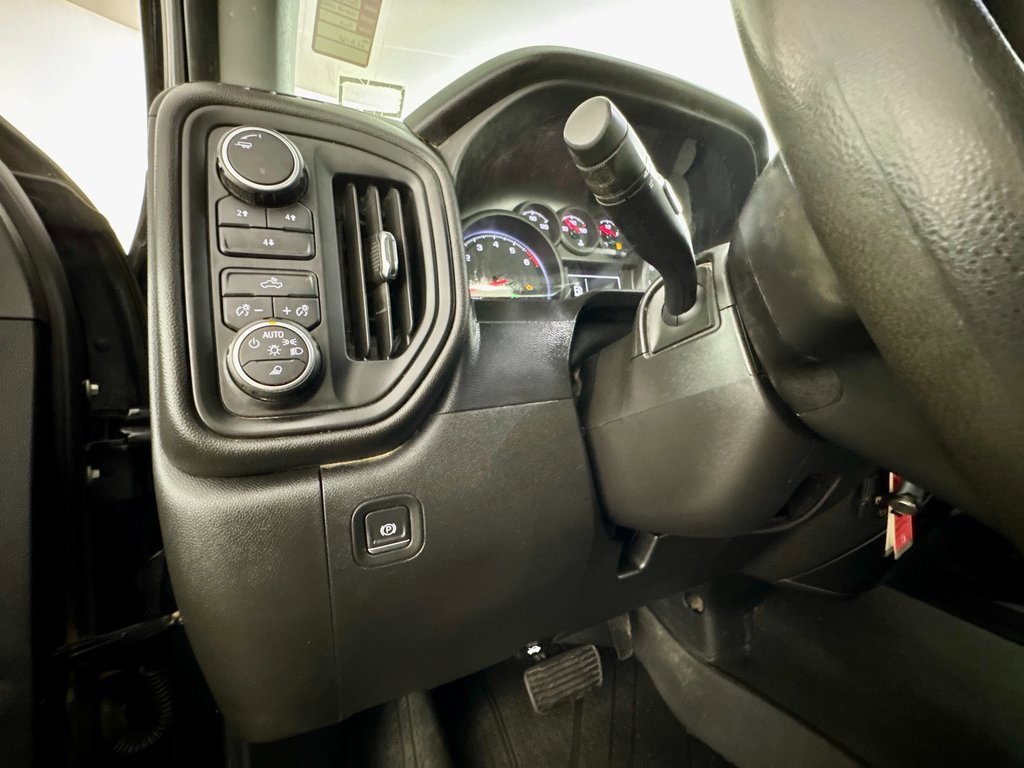 Used 2022 Chevrolet Silverado 2500 Custom w/ Custom Value Package image 32