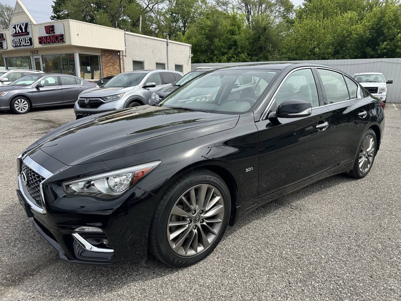 Used 2019 INFINITI Q50 Luxe w/ Essential Package (3.0T Luxe) AWD/4WD image 3