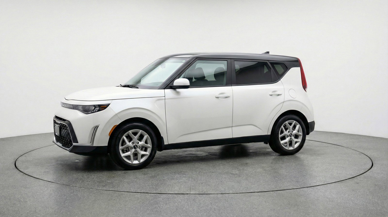 Used 2025 Kia Soul LX w/ LX Technology Package image 3