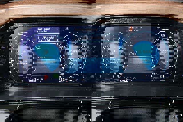 Certified 2025 Volkswagen Atlas SE image 16