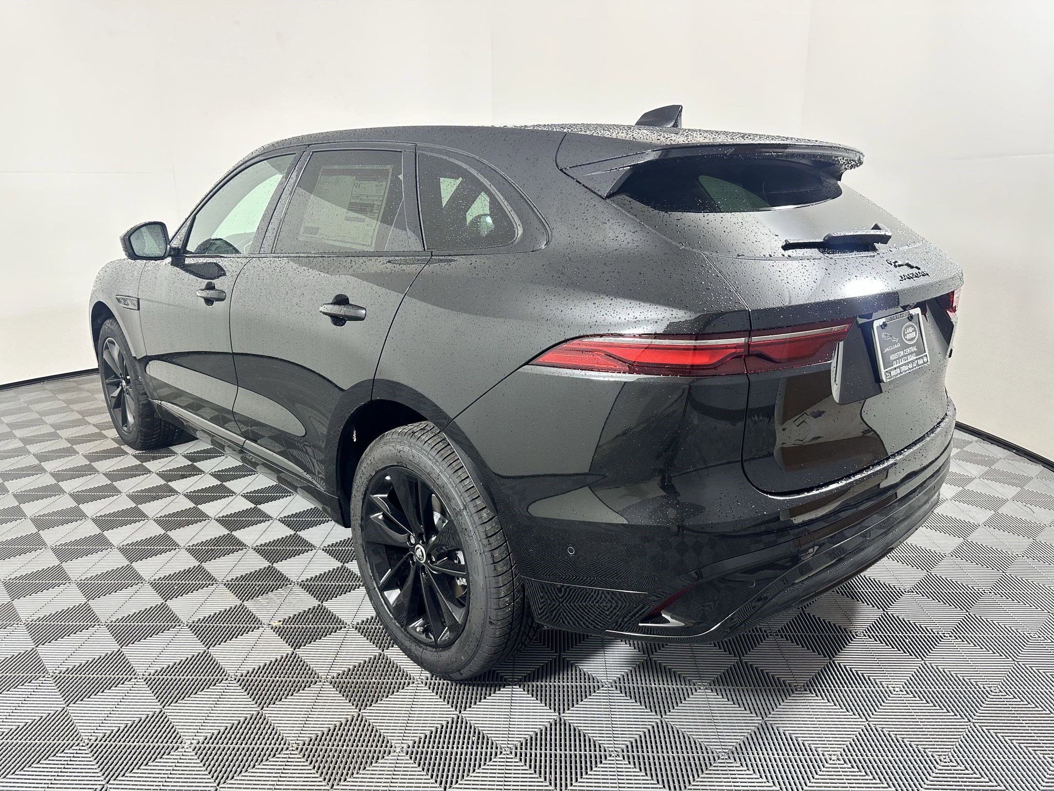 Used 2026 Jaguar F-PACE R-Dynamic S image 3