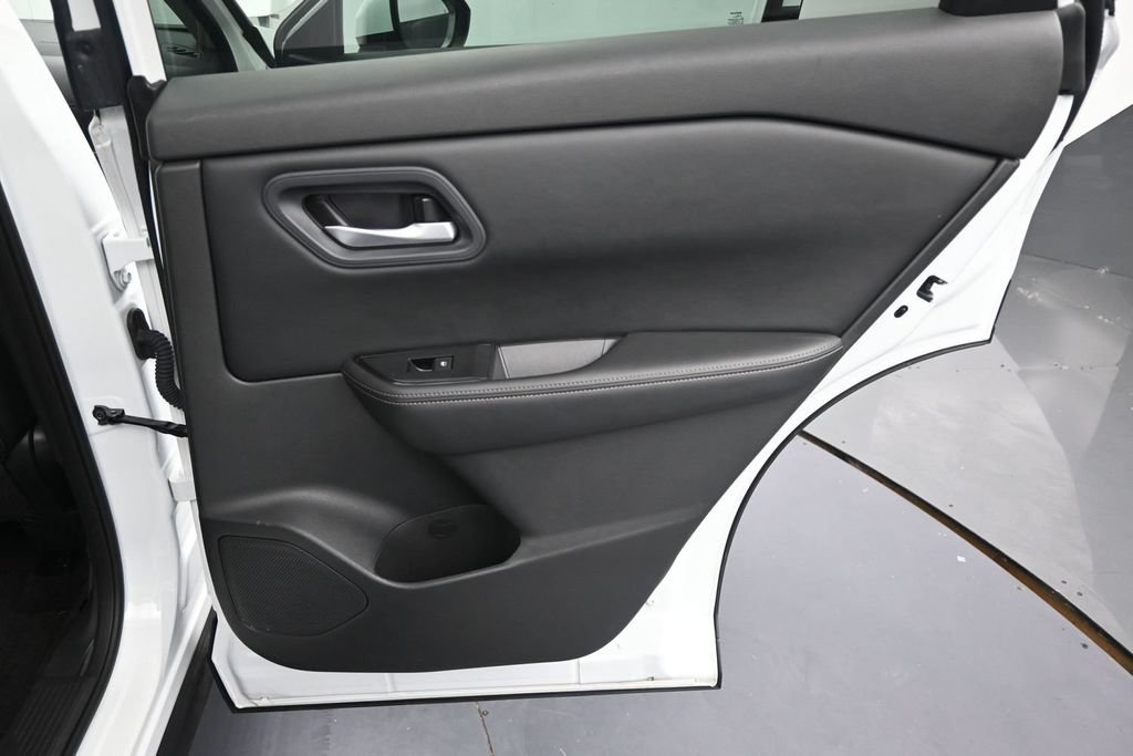 Used 2024 Nissan Rogue SV AWD/4WD image 19