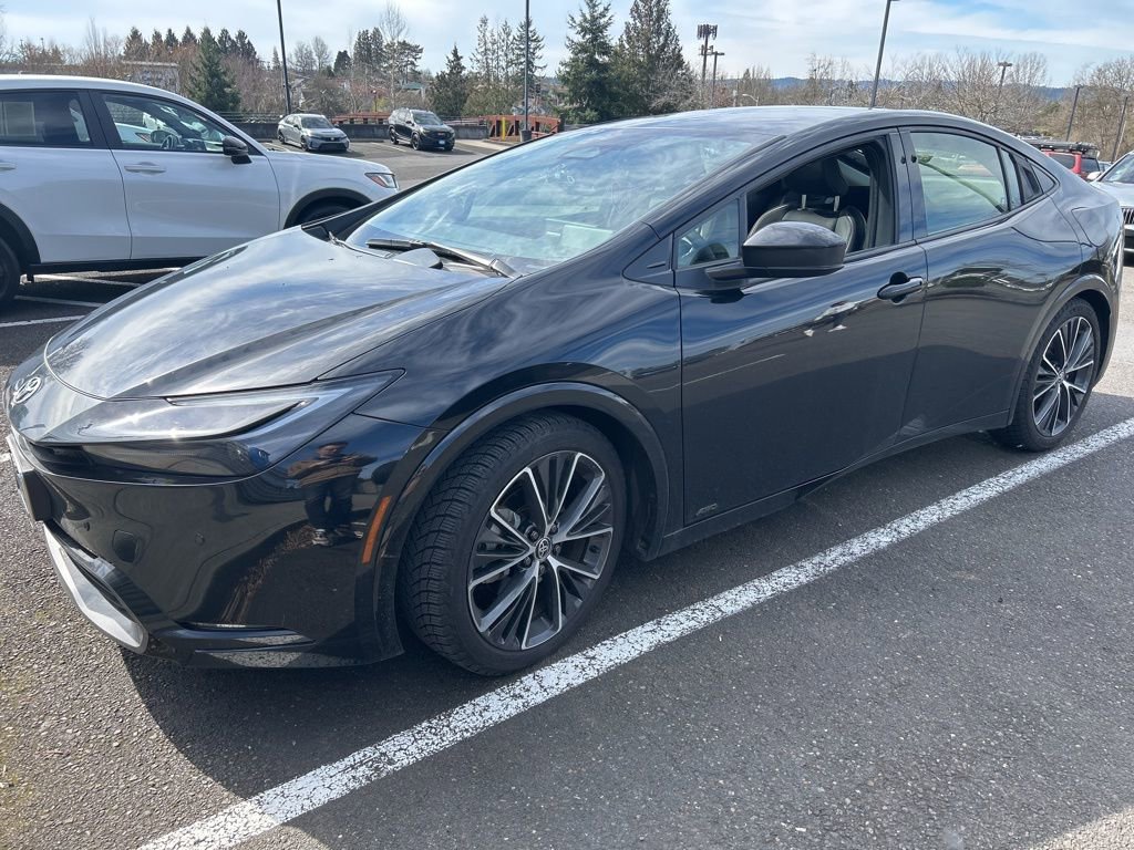 Used 2024 Toyota Prius XLE image 30