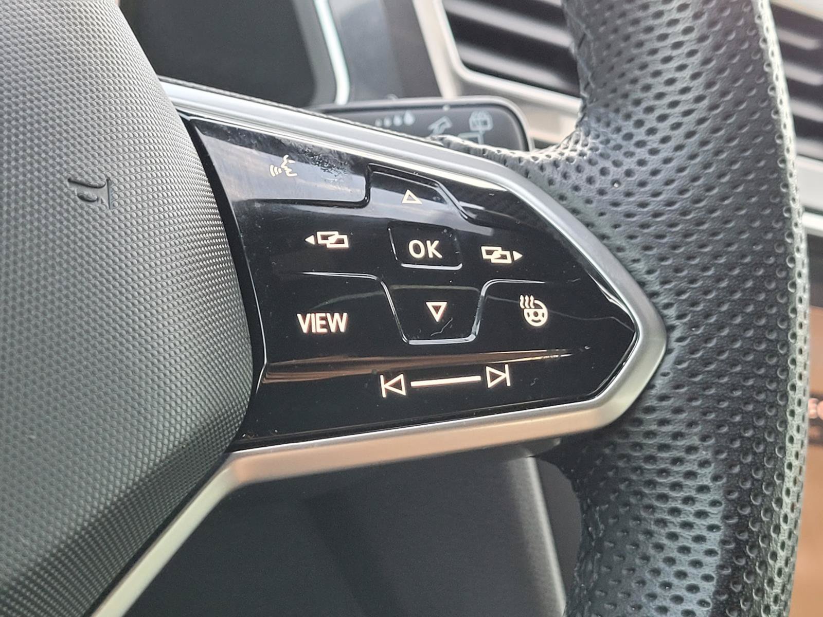Used 2024 Volkswagen Tiguan SEL R-Line w/ MDO Package, Two-Row AWD/4WD image 8