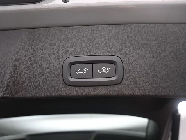 New 2026 Volvo XC40 B5 Ultra w/ Protection Package Premier image 28