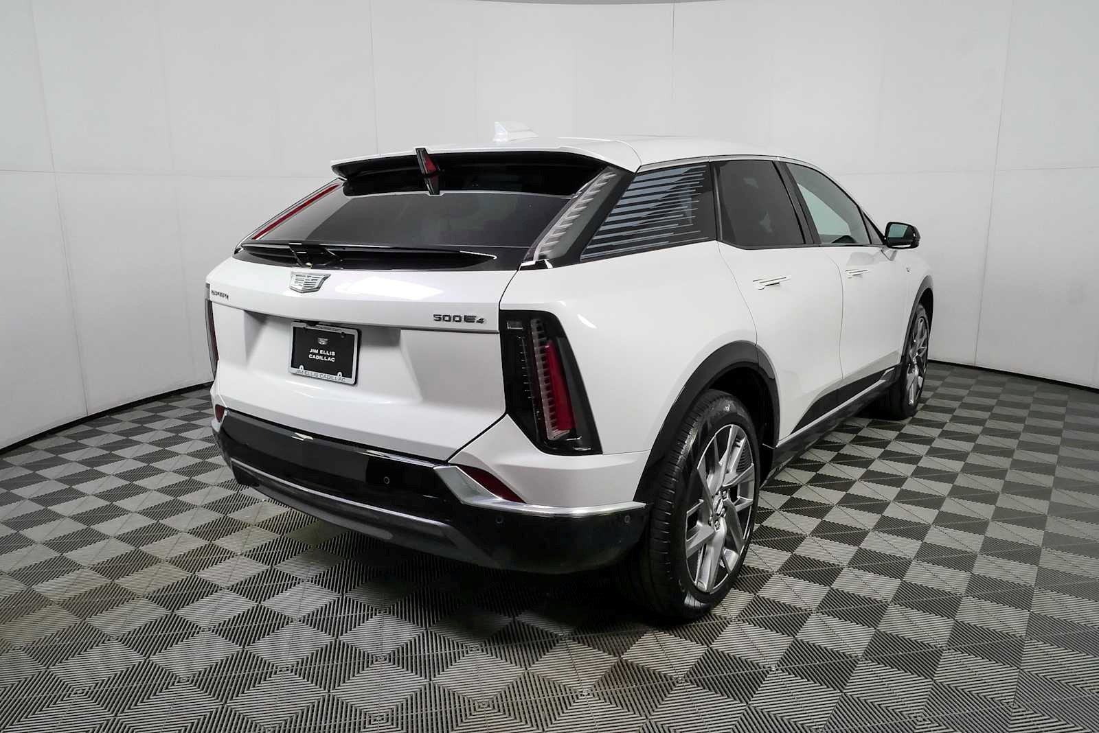 Certified 2025 Cadillac Optiq Luxury 1 AWD/4WD image 3