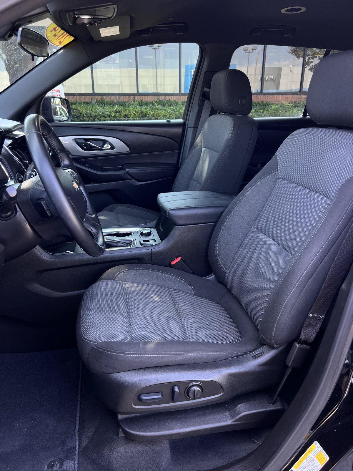 Used 2024 Chevrolet Traverse LT FWD image 4