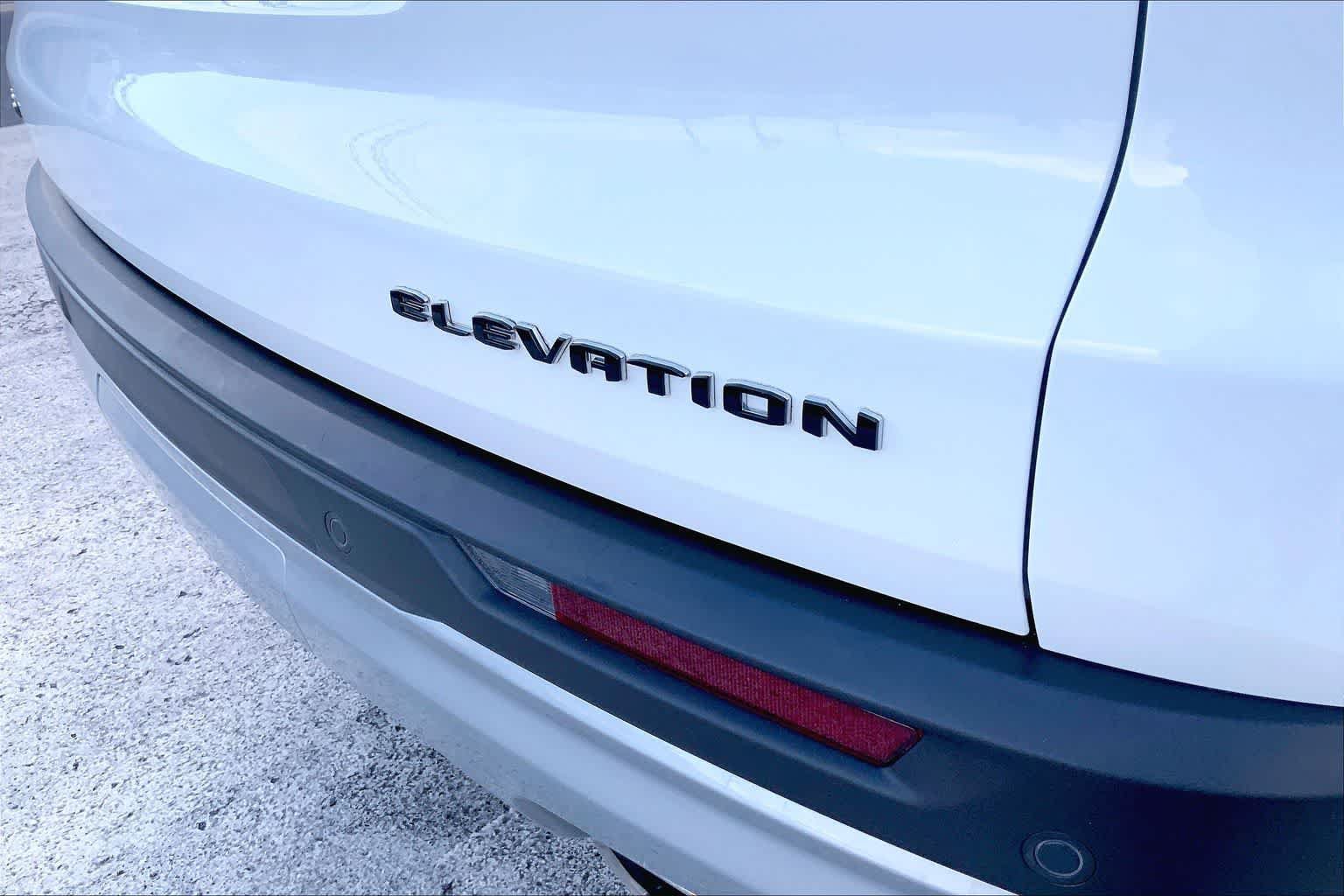 Used 2024 GMC Acadia Elevation w/ Luxury Package FWD image 7