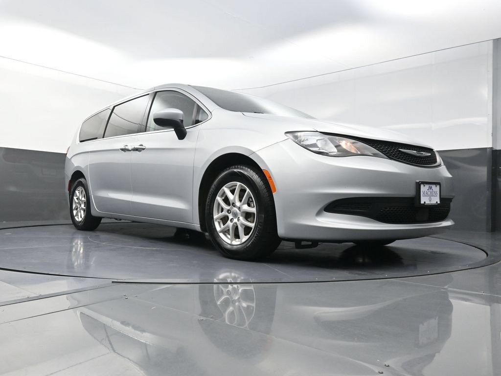 Used 2022 Chrysler Voyager LX FWD image 23