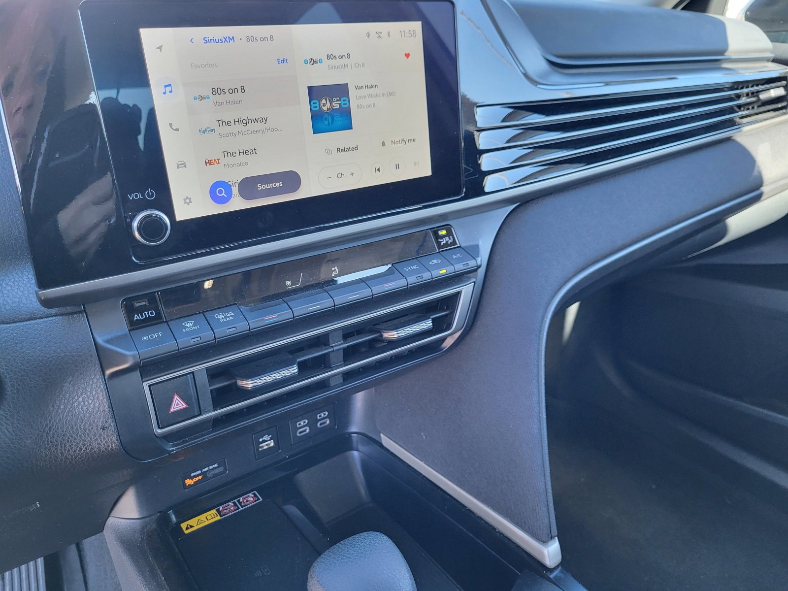 Used 2025 Toyota Camry LE image 11