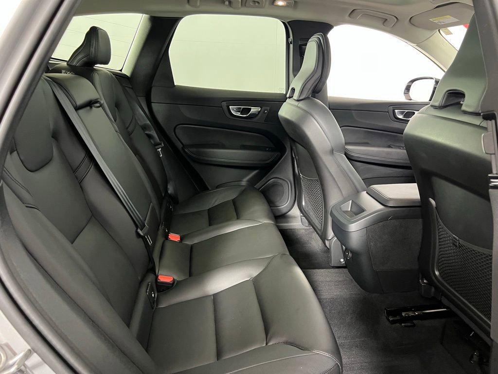 Used 2024 Volvo XC60 B5 Core image 29