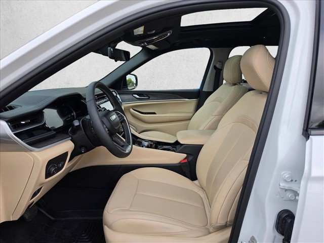 Used 2023 Jeep Grand Cherokee L Limited w/ Luxury Tech Group II AWD/4WD image 24