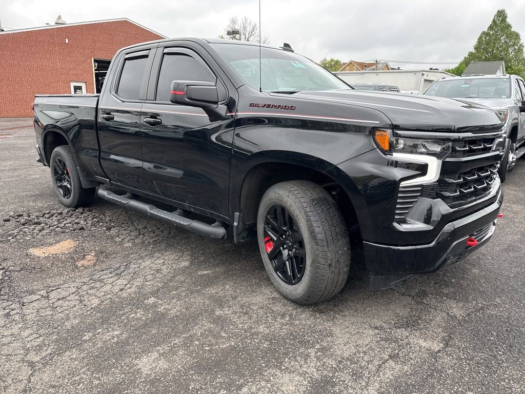 Used 2023 Chevrolet Silverado 1500 RST w/ Redline Edition AWD/4WD image 3
