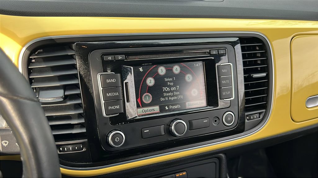 Used 2014 Volkswagen Beetle TDI image 21