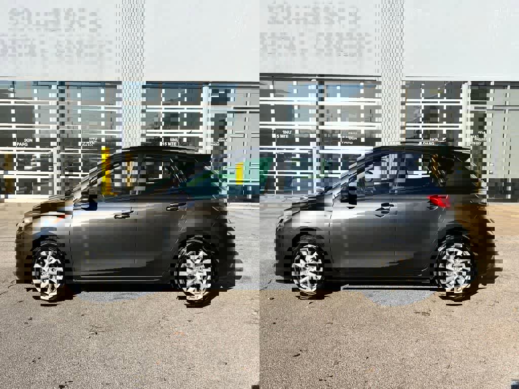 Used 2012 MAZDA MAZDA3 i Touring image 3