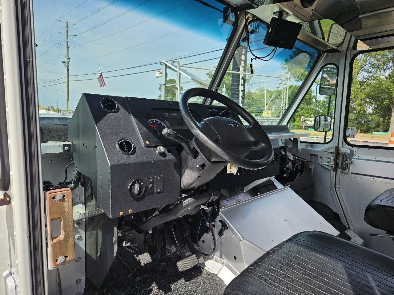Used 2018 Ford E-350 and Econoline 350 Super Duty w/ A/C Prep Package RWD image 12