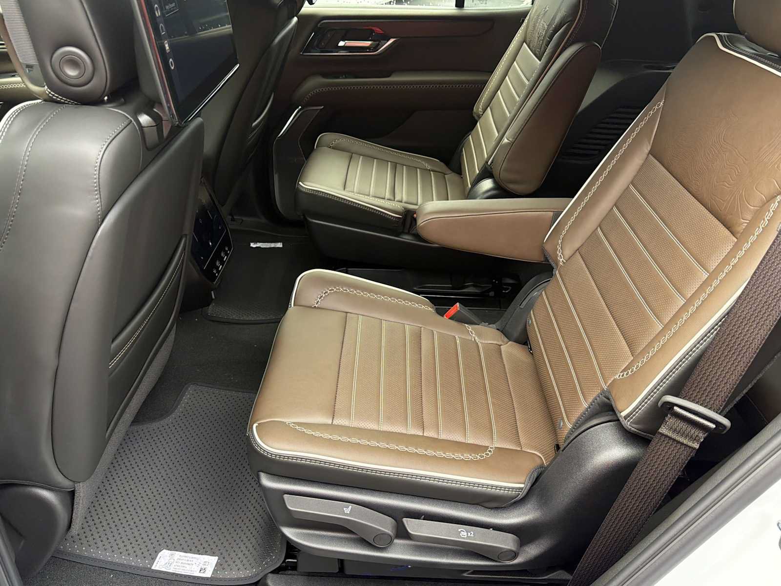 New 2026 GMC Yukon Denali Ultimate AWD/4WD image 19