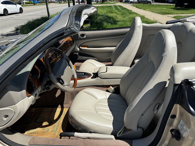 Used 2000 Jaguar XK8 Convertible RWD image 10