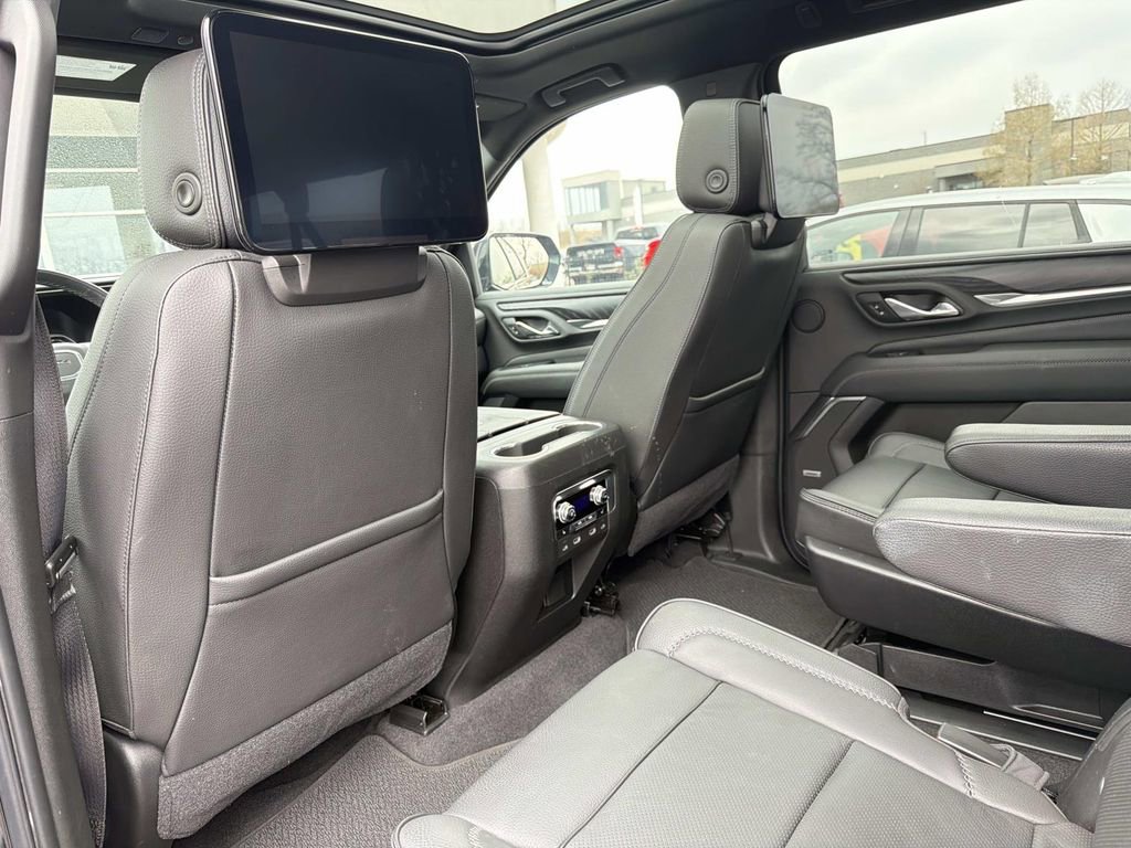 Used 2021 GMC Yukon XL Denali w/ Denali Premium Package image 18