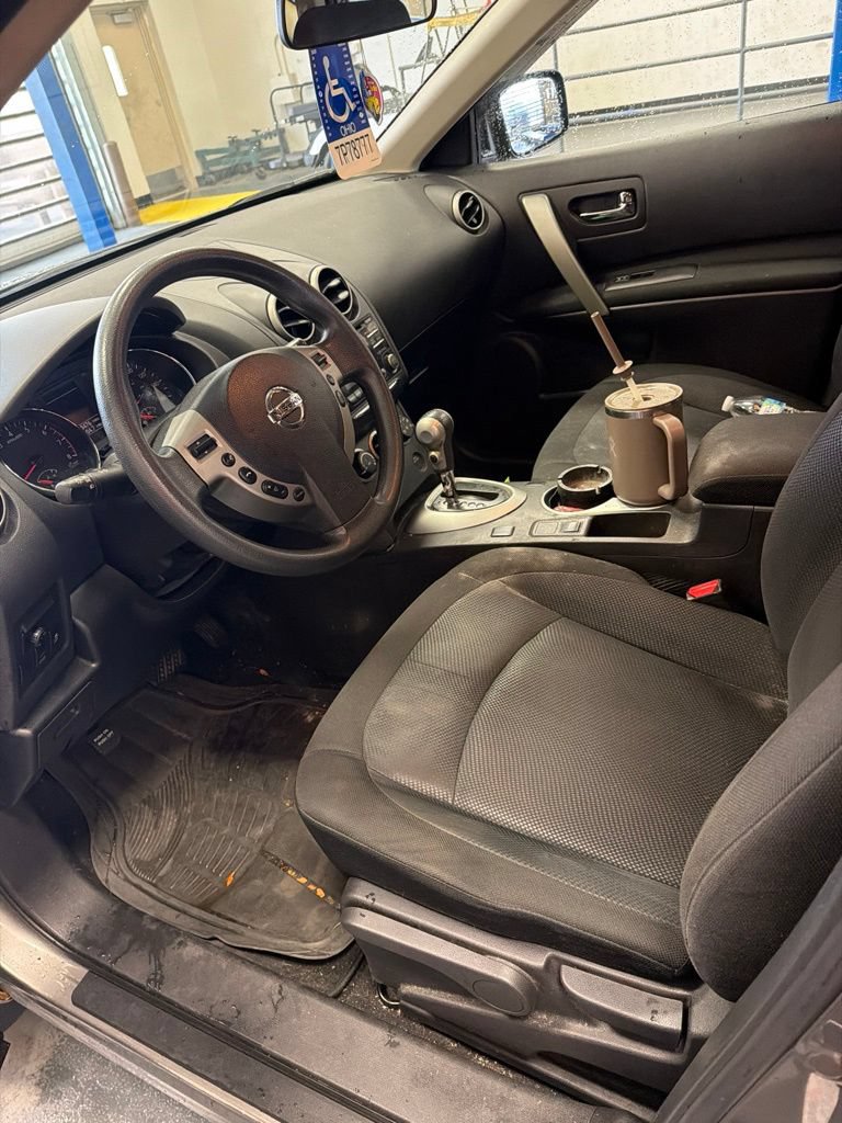Used 2015 Nissan Rogue S w/ Convenience Package AWD/4WD image 2