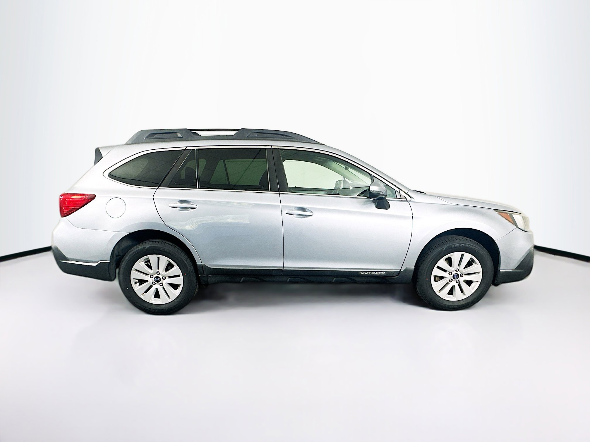 Used 2019 Subaru Outback 2.5i Premium image 10