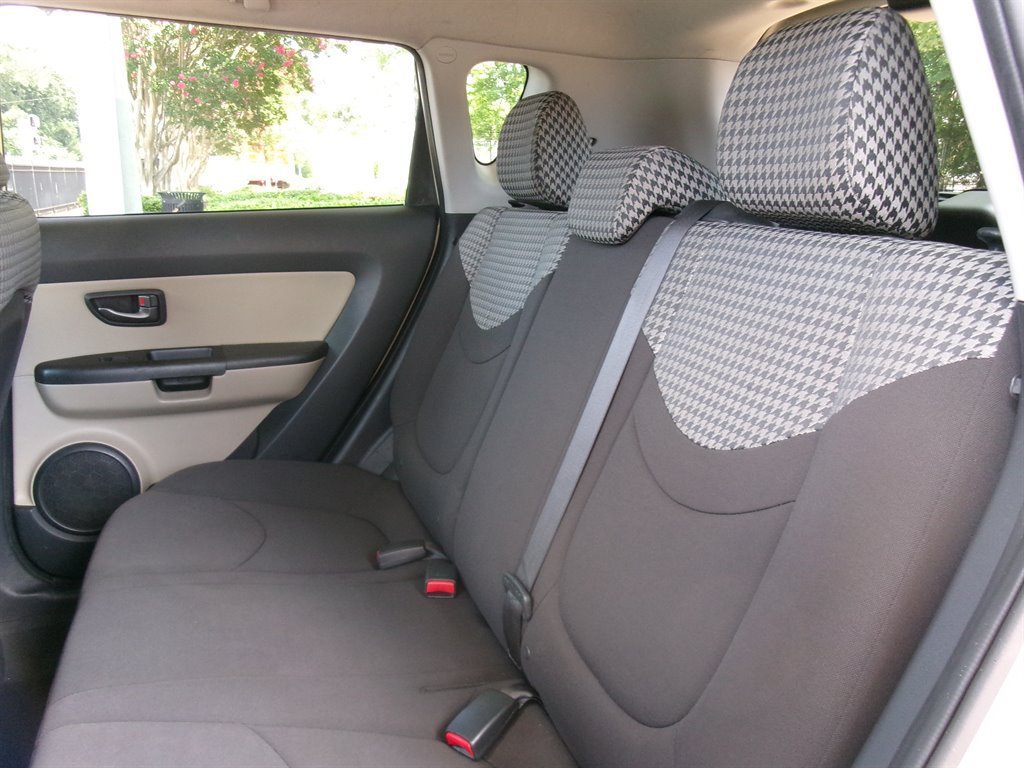 Used 2011 Kia Soul ! FWD image 31