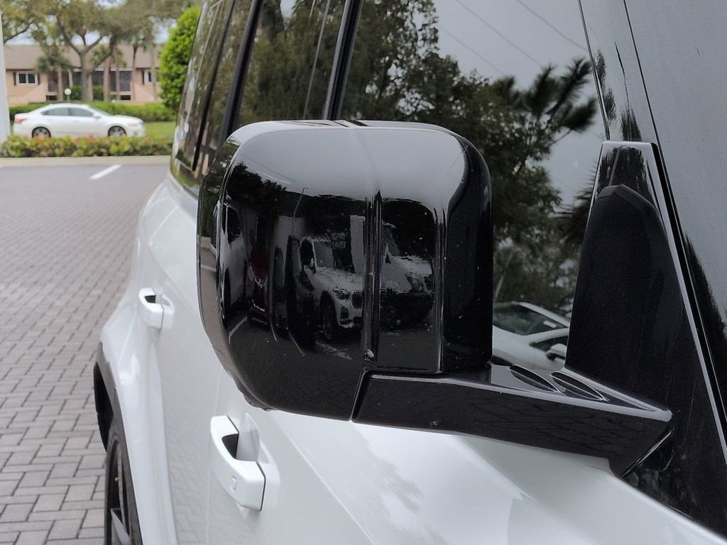 Used 2024 Land Rover Defender 110 X-Dynamic SE image 13