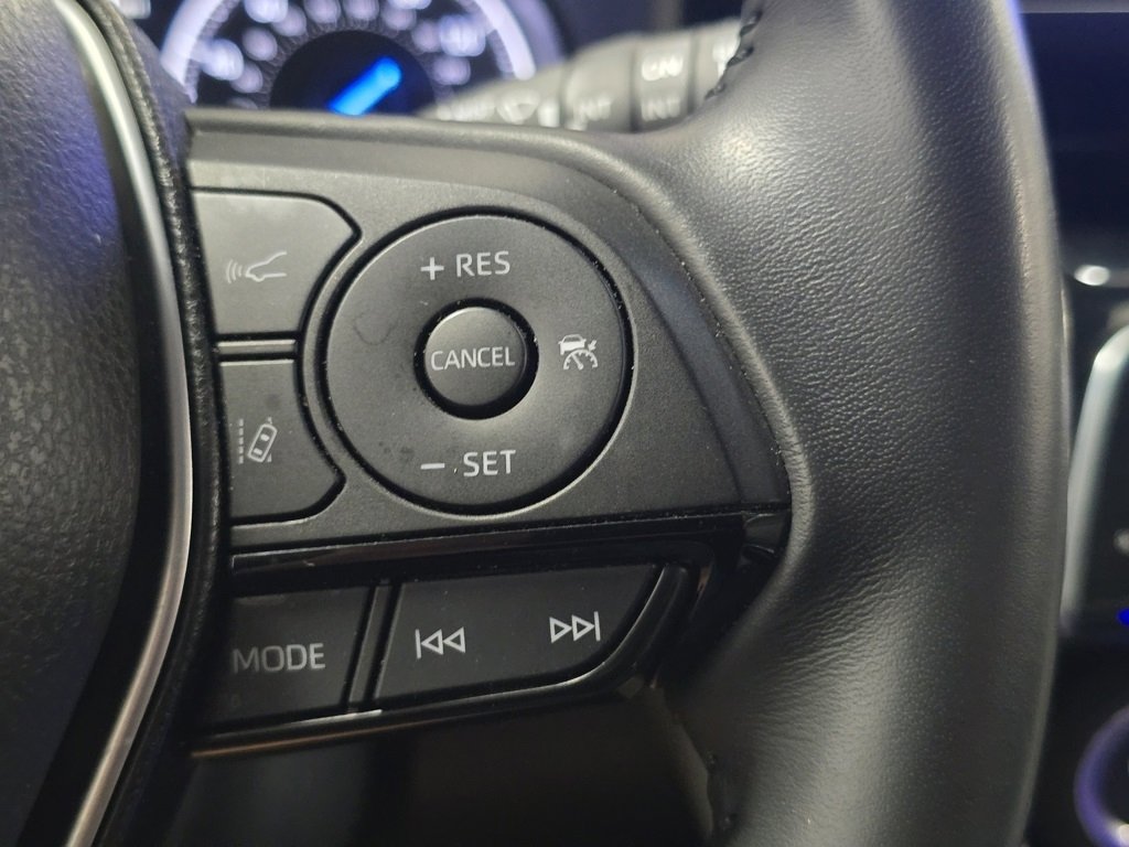 Used 2024 Toyota Venza XLE image 32